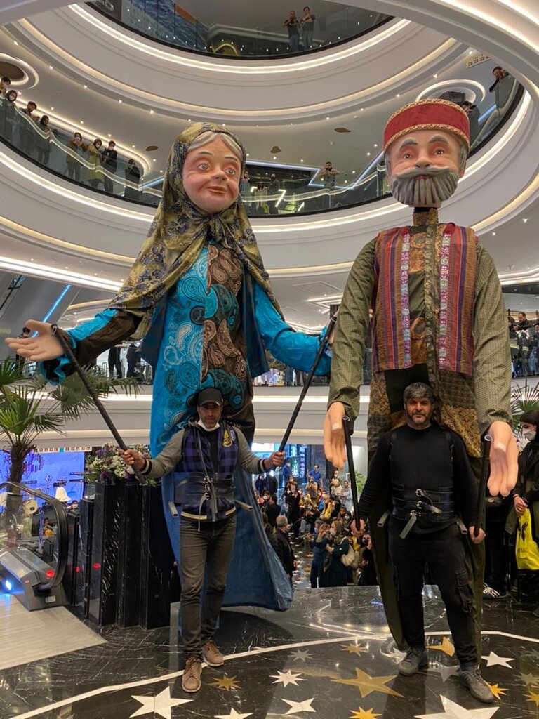 تصاویر | جوان ایرانی سازنده عروسکهای «گلوبال ویلیج» دبی | عروسکهای وطنی در انگلستان و امارات //