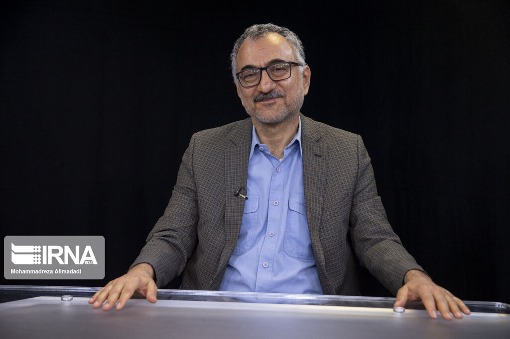 لیلاز: دلیل حمایت ما از آقای رئیسی ماموریت های سختی است که دارد/ نمی فهمم چرا یک اقتصاددان باید از ارز ۴۲۰۰ تومانی حمایت کند؟!