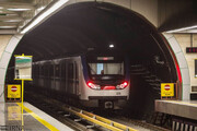 ماجرای صدا و مشاهده دود در مترو | تخلیه مسافران و انتقال به قطار دیگر