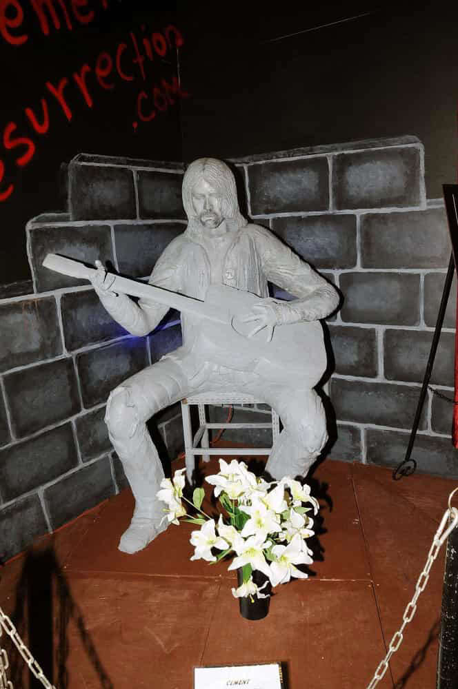 کرت کوبین
این مجسمه از نقش اول گروه راک نیروانا توسط رندی هابارد در موزه تاریخ آبردین در سال 2014 در آبردین، واشنگتن به نمایش گذاشته شد. 