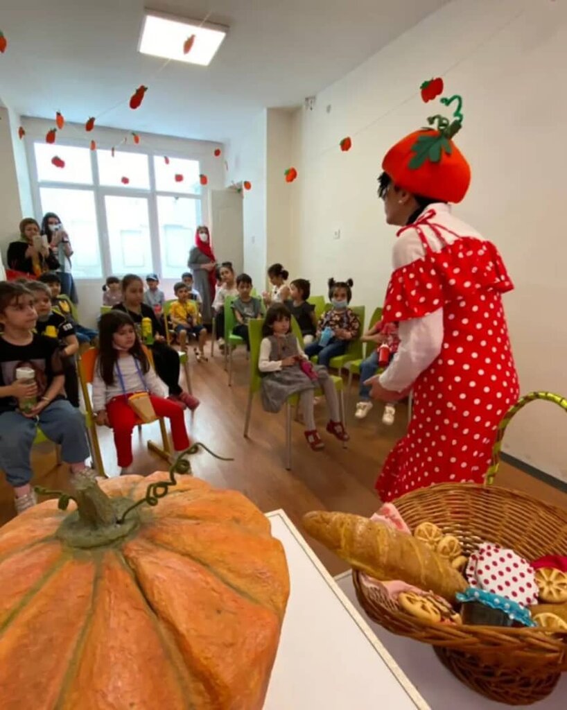 آشنایی بچههای یک منطقه تهران با دختران افسانهای ایران