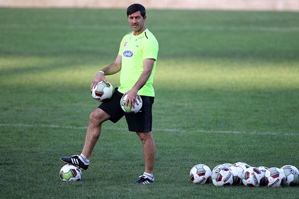 واکنش کریم باقری به اعتراض هواداران در ورزشگاه | توضیحات مربی پرسپولیس در خصوص جذب دیاباته و مازاد شدن یک بازیکن کریم باقری