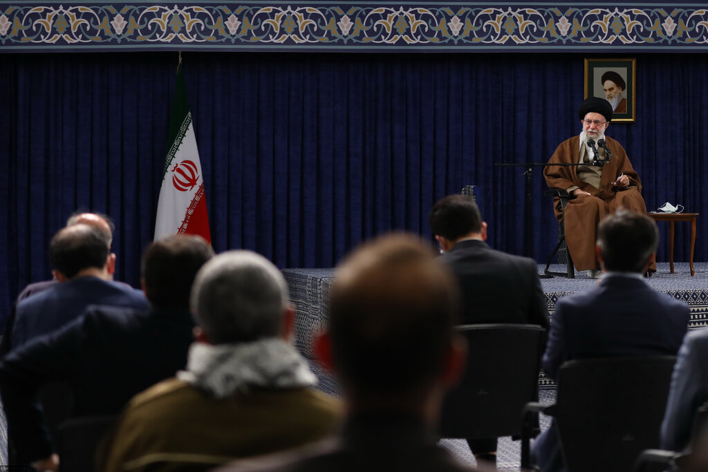 کارگر نمونهای که از دیدار با رهبر انقلاب انصراف داد! دیدار رهبرانقلاب با کارگران