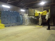 کشف هزاران تن آرد، برنج، روغن و شکر احتکارشده در یک انبار