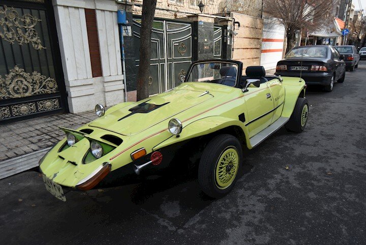 تردد ماشین ۵ هزار تومانی در تهران! | ادعای یک خودروساز؛ این ماشین چپ نمیکند