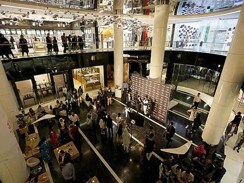 پاساژگردی لاکچریها چقدر آب میخورد؟ | از عطر ۲۲ میلیونی تا عینک ۸۹ میلیونی