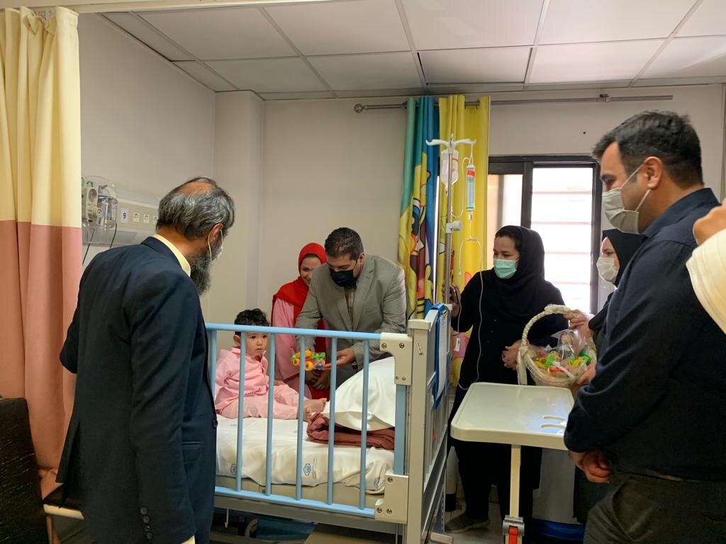 اهدای اسباببازی به کودکان بستری در بیمارستان آیتاللهکاشانی | یک روز متفاوت برای بچههای بیمار