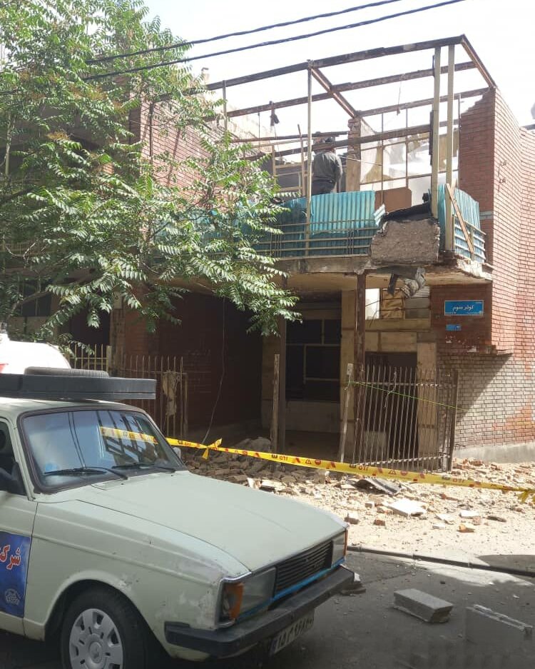 خطر از بیخ گوش رهگذران ستارخان گذشت