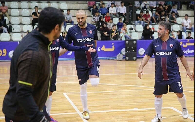 بازیگران و خوانندگان پا به توپ چه کسانی هستند؟ | ستارگان هنر ایران ۱۰ ساله شد