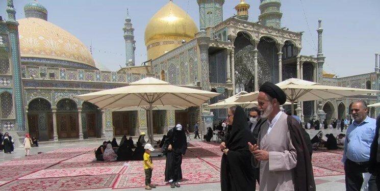 تصاویر خانم سفیر در حرم مطهر حضرت معصومه(س) | تقدیم هدیه ویژه به میرلا کارمن گرکو