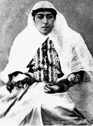 نخستین زنی که به اروپا سفر کرد که بود؟ | پشت قباله سوگلی ناصرالدین شاه کجاست؟