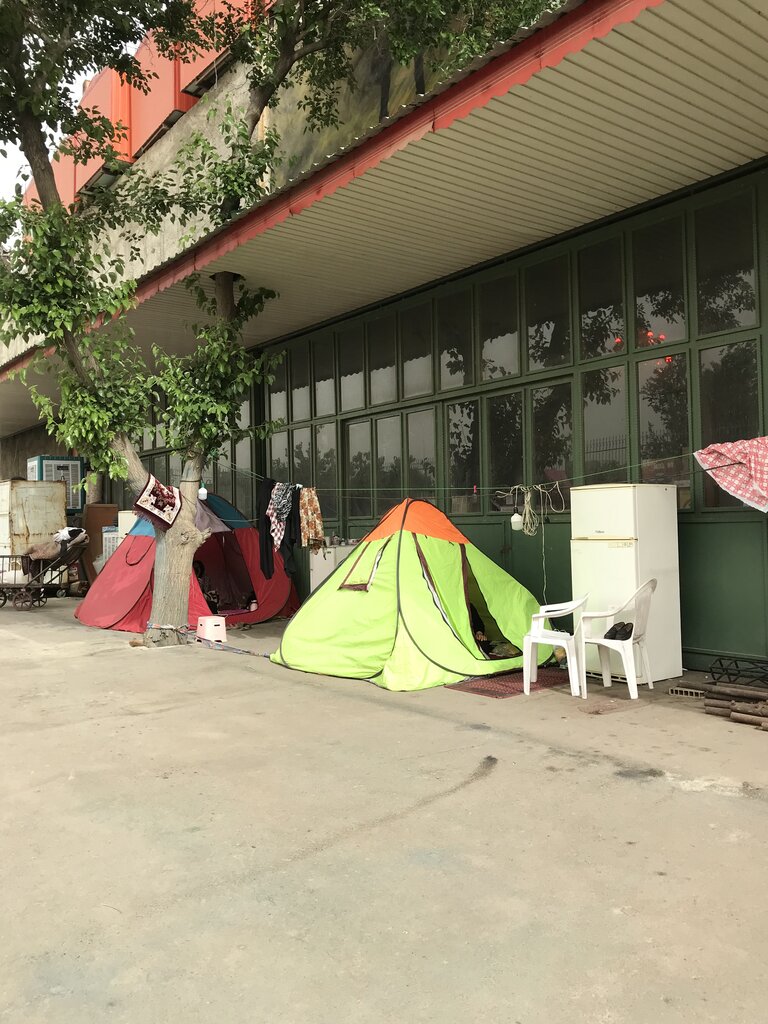 روایت تکاندهنده ۱۵ روز پارکخوابی دو خانواده مستاجر | یاری دلگرمکننده بچهمحلهای هیئتی