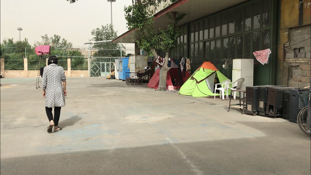 روایت تکاندهنده ۱۵ روز پارکخوابی دو خانواده مستاجر | یاری دلگرمکننده بچهمحلهای هیئتی