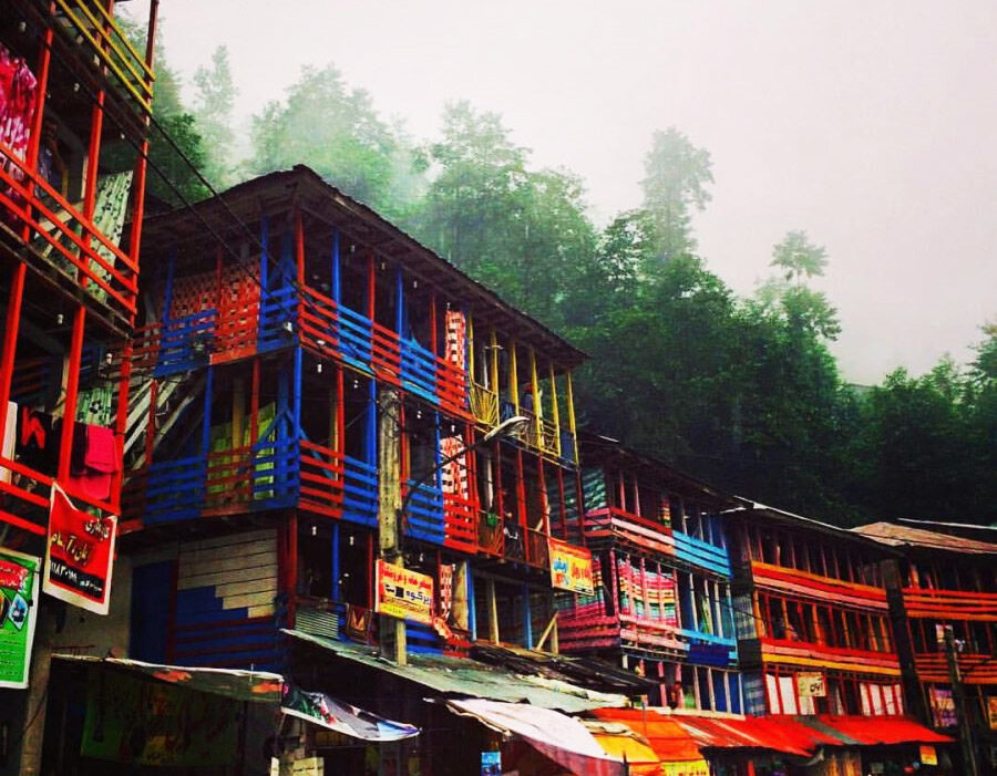 تصاویر | دهکده چوبی گیلان کجاست؟ | سفر به امامزاده ابراهیم؛ ییلاقی رویایی با خانههای رنگی امامزاده ابراهیم