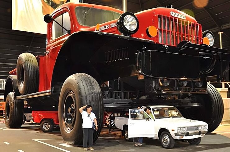 خودروهای خاص شیخ خلیفه: بزرگترین دوج تراک جهان خودروهای خاص شیخ خلیفه: بزرگترین دوج تراک جهان