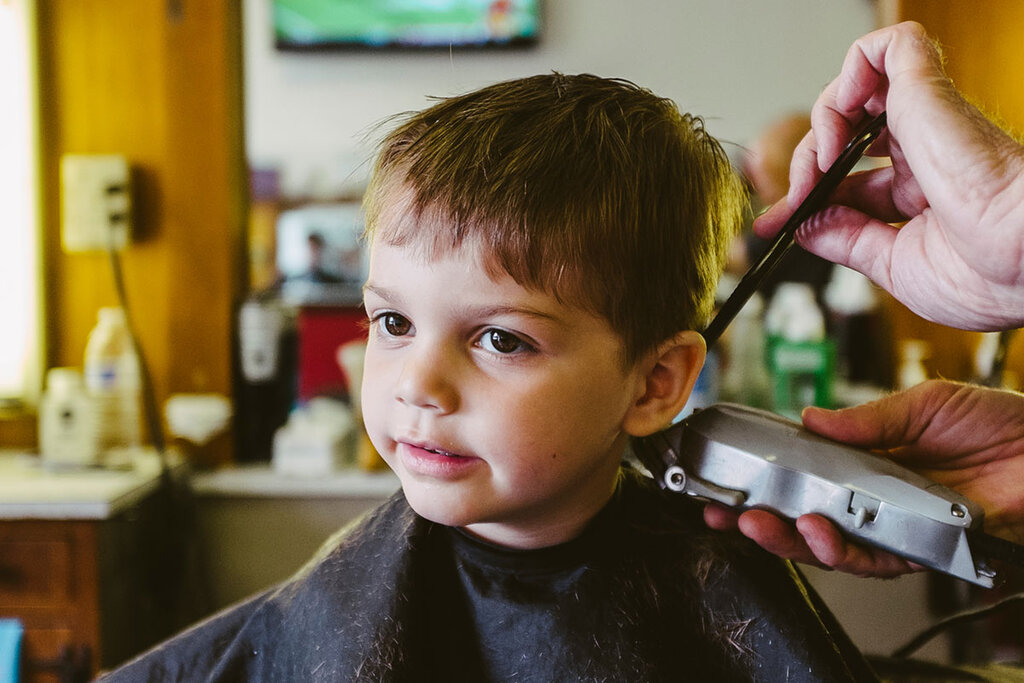 با این راهکارها، آرایشگاه رفتن کودکان را از یک کابوس به کاری خوشایند تبدیل کنید