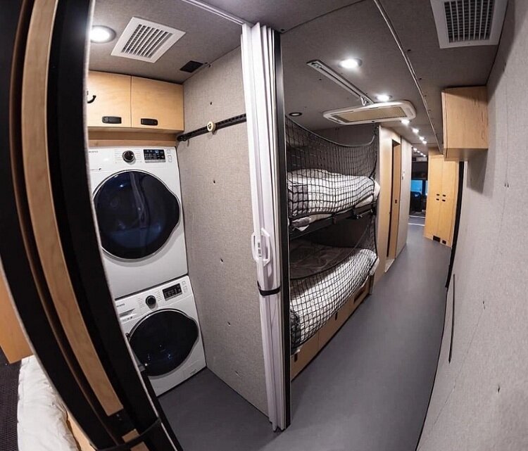 این اتوبوس یک هتل ۵ ستاره است | تصاویری از یک اقامتگاه لوکس سیار