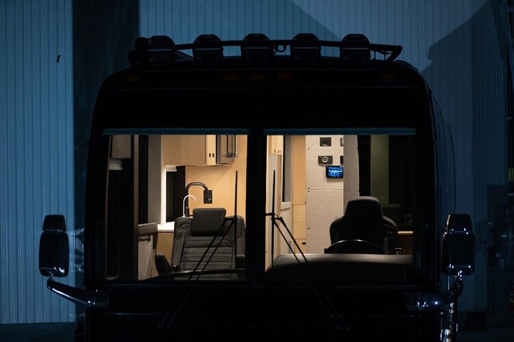 این اتوبوس یک هتل ۵ ستاره است | تصاویری از یک اقامتگاه لوکس سیار