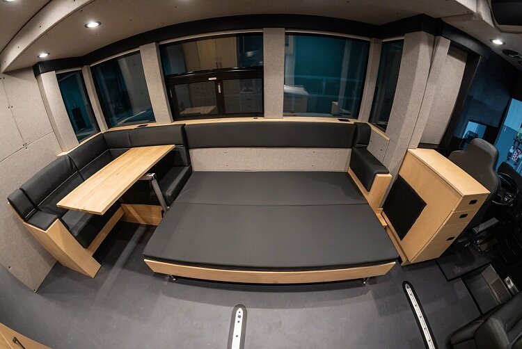 این اتوبوس یک هتل ۵ ستاره است | تصاویری از یک اقامتگاه لوکس سیار