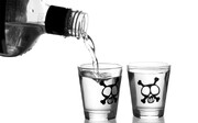استفاده از وایتکس در مشروبات الکلی تقلبی | زمان طلایی برای نجات از کوری، دیالیز و مرگ پس از مسمومیت الکلی