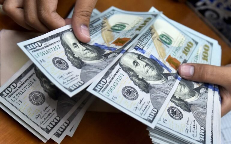 آخرین قیمت دلار، یورو و درهم در بازار ارز تجاری؛ دلار توافقی چند؟ دلار