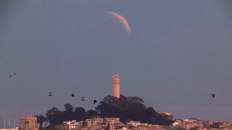 تصاویر خیرهکننده از ماهگرفتگی خونین | شبی که ماه قرمز شد