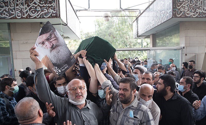 تصاویر | تهرانیها آیتالله فاطمی نیا را «حسین گویان» بدرقه کردند | چهرههایی که به تشییع پیکر استاد اخلاق آمدند
