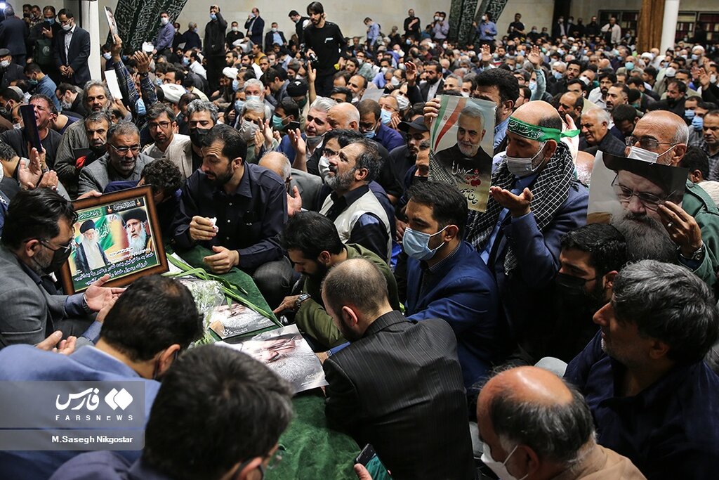 تصاویر | تهرانیها آیتالله فاطمی نیا را «حسین گویان» بدرقه کردند | چهرههایی که به تشییع پیکر استاد اخلاق آمدند