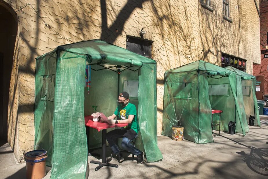 تصاویر | ۳۰ سال تنهایی غذا خوردن در رستورانهای شیک و بوفههای ارزان شهر | عکاس نیویورکی رازهای تنهایی را برملا میکند