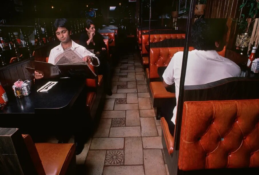 تصاویر |  ۳۰ سال تنهایی غذا خوردن در رستوران‌های شیک و بوفه‌های ارزان شهر | عکاس نیویورکی رازهای تنهایی را برملا می‌کند