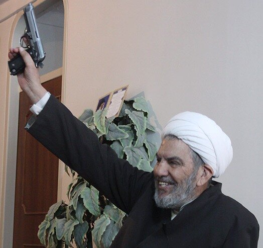 امام جمعه پیشین ارومیه چگونه مسلح به دیدار امام رفت؟/ راز اسلحه حجت الاسلام حسنی 2