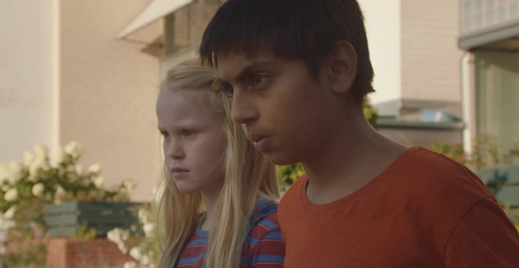 این فیلم ترسناک نروژی شما را به وحشت میاندازد | داستان سرد و درخشان قدرتهای شیطانی کودکان در دهکدهای شمالی