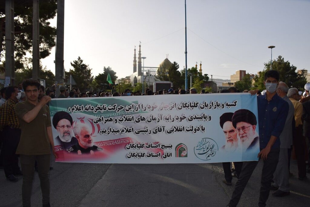 تصاویر واکنش گلپایگانیها به شعارهای هنجارشکنانه عدهای محدود در اعتراض به مسائل اقتصادی | بنر اصناف برای رئیس جمهور