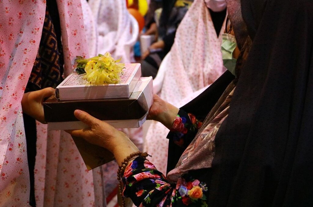 ۷۲ نوعروس از حسینیه راهی خانه بخت شدند