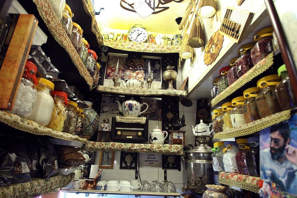 مهمانی قهوه خانه‌های صد ساله دنیا در تهران | کوچکترین قهوه خانه جهان در بازار پایتخت