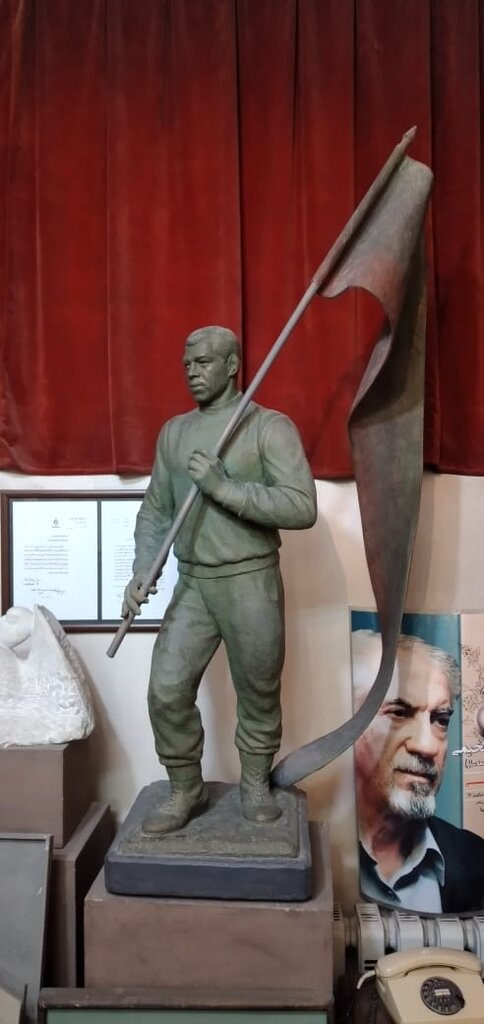 ببینید؛ رونمایی از مجسمه جهانپهلوان تختی بعد از ۳۰ سال | گفتوگو با نفر دوم مسابقه بزرگ مجسمهسازی سال ۱۳۷۱