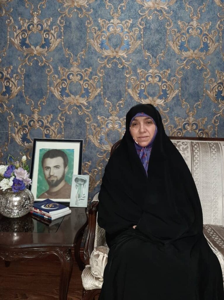 پرنده زخمی، هنوز اینجایی؟! | دلنوشتههایی که معلم بازنشسته را به سکوی نویسندگی رساند