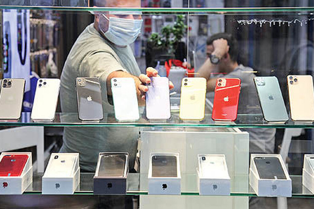 با ۱۰ میلیون تومان چه گوشی‌های می‌توانید بخرید؟ |جدول قیمت پرفروش های سامسونگ، شیائومی و آیفون