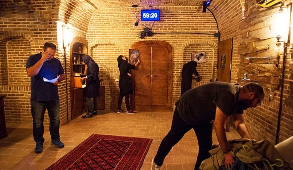 پول بده، از اینجا فرار کن!