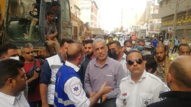 آخرین تصاویر و خبرهای ریزش ناگهانی ساختمان متروپل آبادان | پنج کشته؛ ۸۰ نفر زیر آوار | احتمال افزایش تلفات؛ درخواست مهم پلیس از مردم