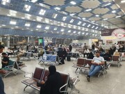 کودک بازیگوشی که یک مدیر امنیتی فرودگاه نجف را بر کنار کرد | ۲ ساعت تاخیر پرواز نجف به ایران به خاطر پول گدایی! | سیستم امنیتی بازیچه شد