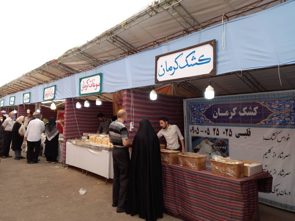 بفرمایید گلاب ناب لیتری ۱۳۰ هزار تومان | رایحه خوش گلاب از اشراق میآید