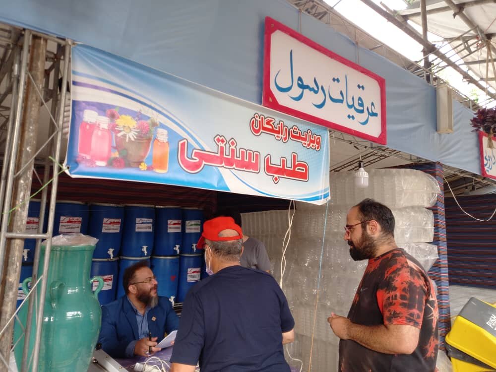 بفرمایید گلاب ناب لیتری ۱۳۰ هزار تومان | رایحه خوش گلاب از اشراق میآید