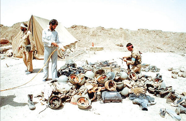 تصویری متفاوت از رهبر انقلاب در کنار محمد جهانآرا | عکس های کمتر دیده شده از روزهای جنگ تحمیلی