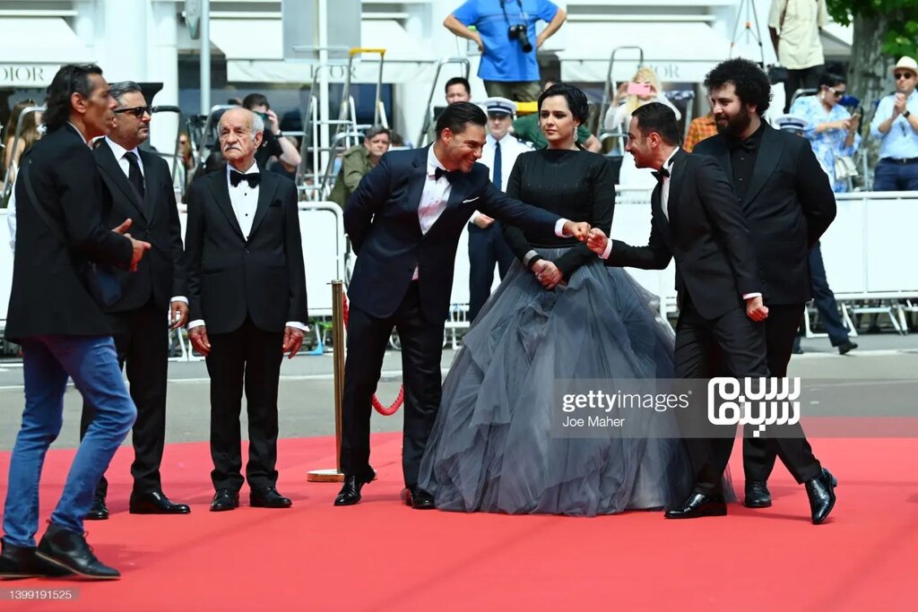 ویدئو | ترانه علیدوستی و نوید محمد زاده روی فرش قرمز جشنواره کن