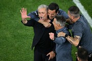 تصاویر | واکنش خاص مورینیو بعد از گل قهرمانی | اقدام سرمربی پرتغالی خبرساز شد!