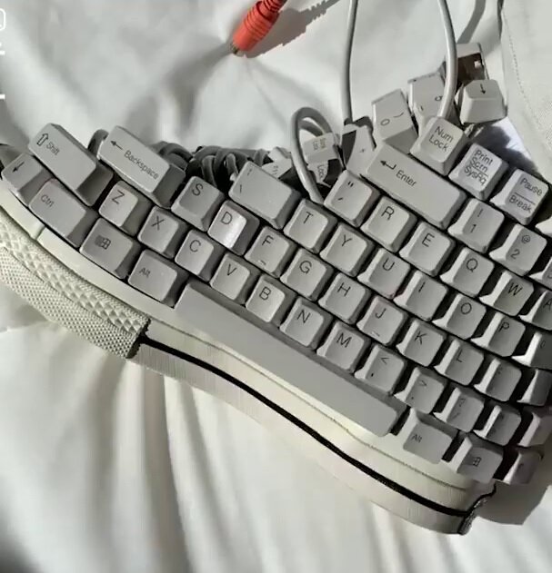 تصویر عجیبترین کیبورد جهان | این صفحه کلید واقعا کار میکند!