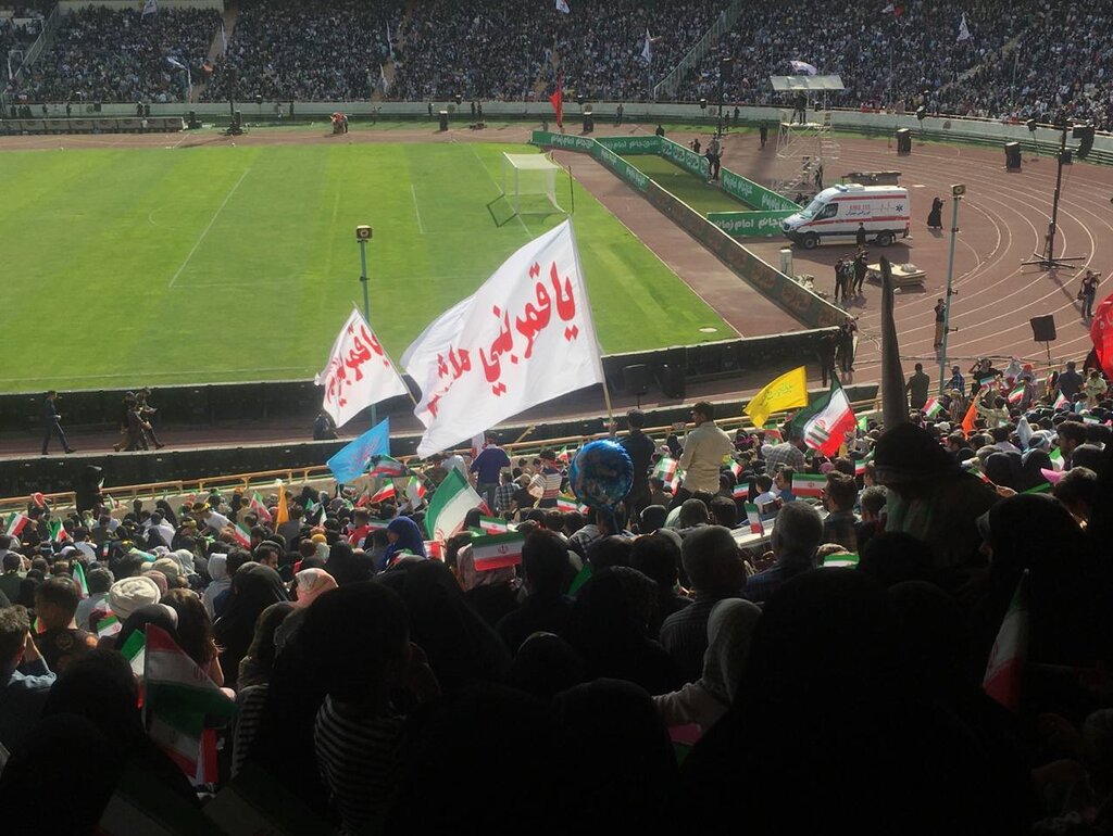 تصاویر و ویدئو | اجتماع ۱۰۰ هزار نفری «سلام فرمانده» در ورزشگاه آزادی تهران | هم‌نوایی لشکر صد هزاری صاحب الزمان (عج)