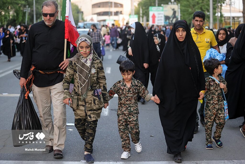 تازه اول عشق است...| سلام فرمانده را نسل ۸۰ و ۹۰ فریاد زد تا همه بدانند سربازان آینده چه شوری دارند