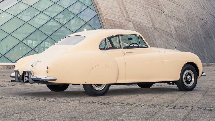 تصاویری از سریع‌ترین خودروی سواری ۴ نفره سال ۱۹۵۲ | تولد ۷۰ سالگی اتومبیلی که ۴ برابر یک خانه قیمت داشت